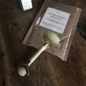 CauseBox Accessories - Jade roller and Detox Tea - from CauseBox CauseBox Accessories - Jade roller and Detox Tea - from CauseBox